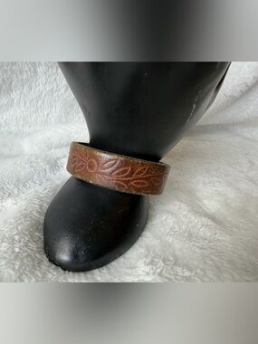 Vintage Leather Handmade bracelet with snap signed by artist brown filigree leaf